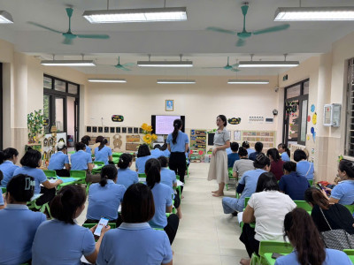 TỔ CHỨC TẬP HUẤN CHUYÊN ĐỀ AN TOÀN THỰC PHẨM CHO GIÁO VIÊN, NHÂN VIÊN