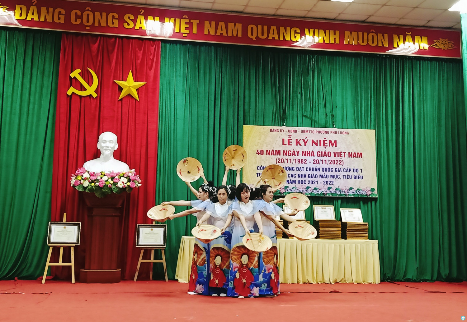 1,4 Tiết mục múa của các cô giáo trường MN Phú Lương