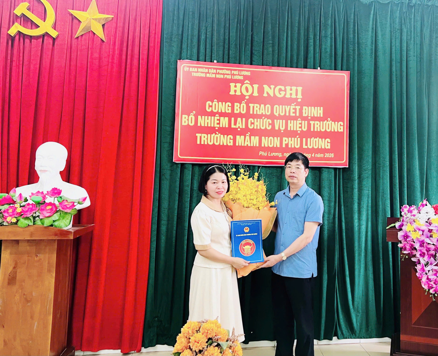 Trao quyết định bổ nhiệm Hiệu trưởng trường Mầm non Phú Lương